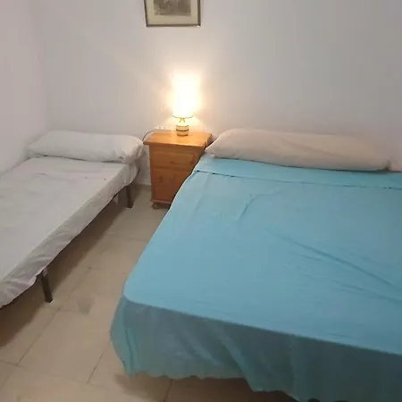 3 Personas En * Toledo